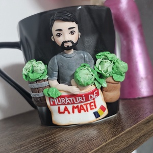 Cana personalizata cu figurina 3d barbat/sot/nas/frate/iubit hobby , Casa & Stil de viata, Seturi de cadou, Altele, Plastilina, ARTYNOS