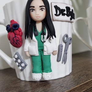 Cana personalizata cu figurina 3d medic cardiolog, Casa & Stil de viata, Seturi de cadou, Plastilina, Cana se poate realiza la comanda,adaptata oricarei profesii sau pasiuni - fie ca esti medic,profeso..., ARTYNOS