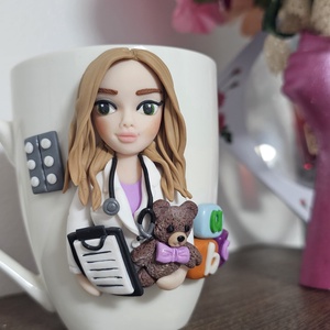 Cana personalizata cu figurina 3d pentru asistenta medicala/medic pediatru, Casa & Stil de viata, Seturi de cadou, Plastilina,  Cana se poate realiza la comanda,adaptata oricarei profesii sau pasiuni - fie ca esti medic,profes..., ARTYNOS