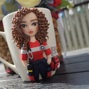 Cana personalizata cu figurina medic/asistent ambulanta/smurd, Casa & Stil de viata, Seturi de cadou, ,      Surprinde pe cineva drag sau rasfata-te cu o cana deosebita, decorata manual cu figurina reali..., ARTYNOS