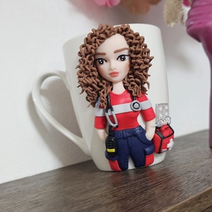 Cana personalizata cu figurina medic/asistent ambulanta/smurd - casă & stil de viață - seturi de cadou - Artynos.ro