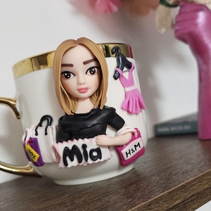 Cana personalizata pentru o pasionata de shopping, Casa & Stil de viata, Seturi de cadou, Altele, Plastilina,  Realizata dupa poza ta - adaptam parul,ochii,hainele si adaugam 2-3 accesorii legate de hobby sau ..., ARTYNOS
