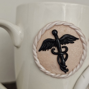 Cana personalizata cu figurina 3d pentru medic de familie - casă & stil de viață - seturi de cadou - Artynos.ro