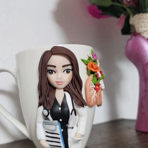 Cana personalizata cu figurina 3d medic pneumologie  - Artynos.ro