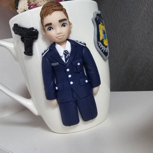 Cana personalizata cu figurina politist/politista /profesii , Casa & Stil de viata, Seturi de cadou, Altele, Plastilina,      Surprinde pe cineva drag sau rasfata-te cu o cana deosebita, decorata manual cu figurina reali..., ARTYNOS