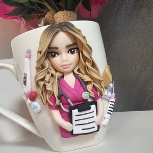 Cana personalizata cu figurina 3d pentru asistenta  - Artynos.ro