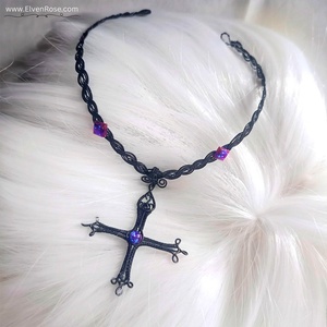 Colier choker gotic cu pandantiv cruce - Artynos.ro