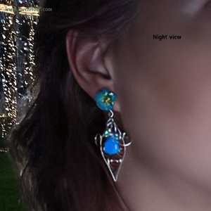 Cerceii Moonpetal Glow - bijuterii - cercei - cercei și ornamente pentru urechi - Artynos.ro