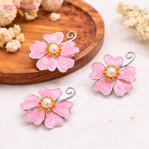 Brosa Martisor Floare de Primavara, Bijuterii, Martisor, Confectionarea bijuteriilor, ARTYNOS