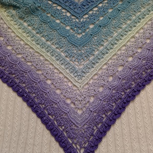 Șal Hortensie  eleganță și culoare într-o piesă unică handmade - îmbrăcăminte și modă - eșarfe, pălării, fularuri - șal, eșarfă de cap - Artynos.ro