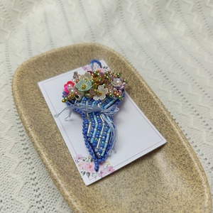 Broșă umbrelă  - bijuterii - mărțișor - Artynos.ro