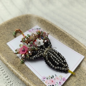 Broșă umbrelă  - bijuterii - mărțișor - Artynos.ro