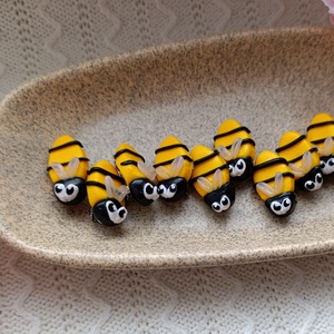 Mărțișor albinuța  - bijuterii - mărțișor - Artynos.ro