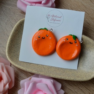 ��� Fructe simpatice care îți aduc un zâmbet în fiecare zi! �� - genți și portofele - accesorii genți - breloc - Artynos.ro