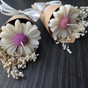 Marturii , Accesorii nunta, Amintiri si cadouri de nunta, Albume foto de nunta, Lumanare si fabricarea lumanarilor, Marturii lumanari parfumate margarete . Facem orice culoare . Disponibile la comanda cu avans ., ARTYNOS