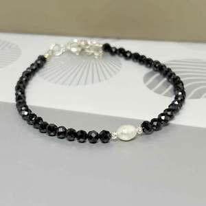 Bratara perla cultura si turmalina neagra - Pearl Eclipse - bijuterii - brățări - brățări din mărgele - Artynos.ro