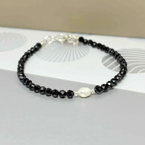 Bratara perla cultura si turmalina neagra - Pearl Eclipse - bijuterii - brățări - brățări din mărgele - Artynos.ro