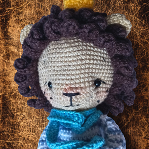 Prințul Roar � Leu amigurumi premium croșetat - jucării și echipamente pentru copii - plușuri - păpușă croșetată, păpușă de pluș - Artynos.ro