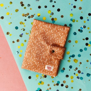 Coperta mica pentru carti de sanatate cu buzunare pentru documente - Variatii de culoare, Genti si portofele, Genti de maternitate, Cusatura, ARTYNOS