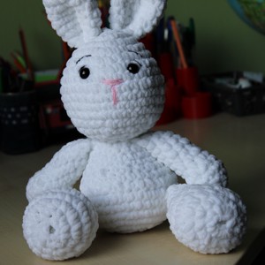 Iepuraș figura amigurumi -  - Artynos.ro