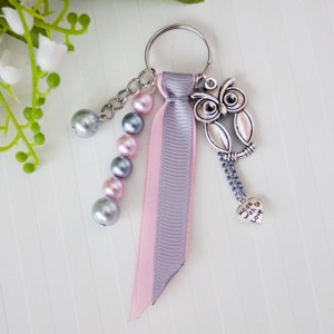 Breloc, ornament pentru geantă - Bufniță gri/roz -  - Artynos.ro