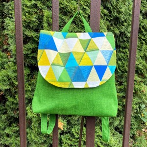 Rucsac verde cu model triunghiular - geantă și husă - rucsacuri - rucsac damă, rucsac bărbați - Artynos.ro