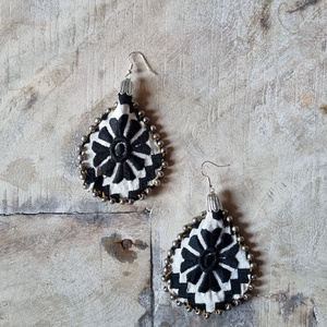  Cercei brodati, alb-negru, Bijuterii, Cercei brodati, Cercei, , ARTYNOS