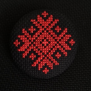 Brosa brodata , Arte vizuale si accesorii , Imagini cu broderii, Broderii in cruciulita pe tesatura, Cusatura, ARTYNOS