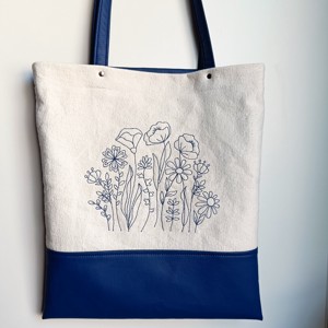 Geanta de umar albastra brodata Wildflower, Geanta si husa, Geanta pentru cumparaturi, Geanta shopper, geanta tote, geanta textila, Cusatura, Broderie, ARTYNOS