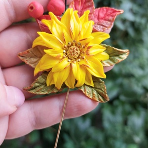 Brosa handmade de tomana cu floarea sorelui - Artynos.ro