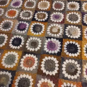 Pătură croșetată stil granny square - casă & stil de viață - textile de casă - cuvertură de pat - Artynos.ro