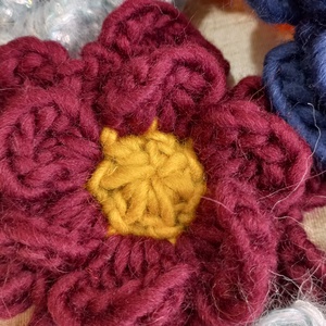 Broșă floare supradimensionată / Mărțișor  - bijuterii - mărțișor - Artynos.ro