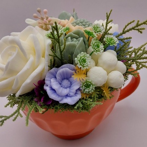 Cana ceramica portocalie cu flori de sapun, Casa & Stil de viata, Accesorii pentru decorat casa, Decoratiuni de masa si decoratiuni pentru rafturi , Decoratiuni de masa, Aranjament de flori, Fabricare de sapun, ARTYNOS