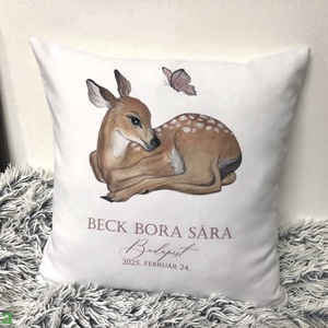 Cadou pentru petrecerea bebelușului, căprioară și fluture, pernă suvenir cu detalii unice, pentru botez, decor pentru ca - casă & stil de viață - textile de casă - perne - Artynos.ro