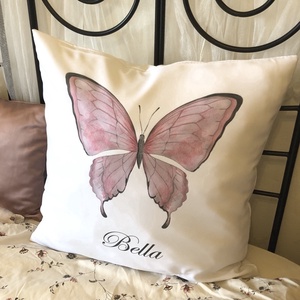 Perna cadou cu nume grafic fluture, perna decorativa fluture cu nume, perna ursulet de plus cu nume, decor camera bebelu - Artynos.ro