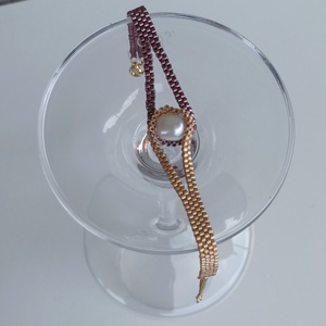 Bratara din margele de sticla cu perla naturala - holding on pearl - bijuterii - brățări - brățări cu perle - Artynos.ro