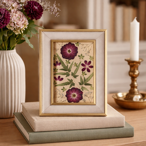 Tablou cu Flori Presate Natural - Trandafiri si Feriga - Rama Catifea 15x20 cm, Casa & Stil de viata, Decoratiuni de casa, Accesorii florale, Buchete de flori, Aranjament de flori, ARTYNOS