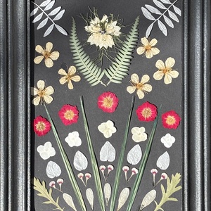 Tablou Handmade cu Flori Presate (Herbarium Art) în Ramă de Lemn Recondiționat � 36x26 cm - casă & stil de viață - decorațiuni de casă - accesorii florale - buchete de flori - Artynos.ro