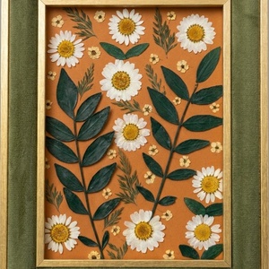 Tablou Handmade cu Flori Presate, Ramă Catifea Verde, 18x23 cm - casă & stil de viață - decorațiuni de casă - accesorii florale - buchete de flori - Artynos.ro