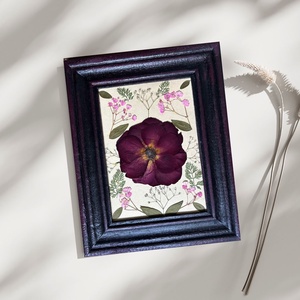 Tablou Botanic Handmade � Compoziție cu Trandafir Burgundy și Flori Presate - casă & stil de viață - decorațiuni de casă - accesorii florale - buchete de flori - Artynos.ro