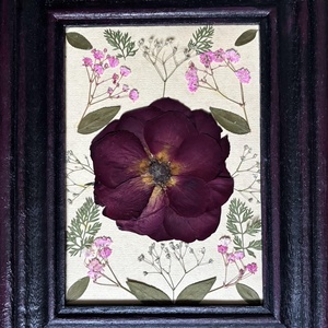 Tablou Botanic Handmade � Compoziție cu Trandafir Burgundy și Flori Presate - casă & stil de viață - decorațiuni de casă - accesorii florale - buchete de flori - Artynos.ro