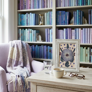 Tablou Artizanal cu Flori Presate – Compozitie Botanica "Midnight Bloom", Casa & Stil de viata, Decoratiuni de casa, Accesorii florale, Buchete de flori, Aranjament de flori, Rafineaza-ti spatiul interior cu o piesa de arta botanica autentica, realizata prin tehnici traditi..., ARTYNOS