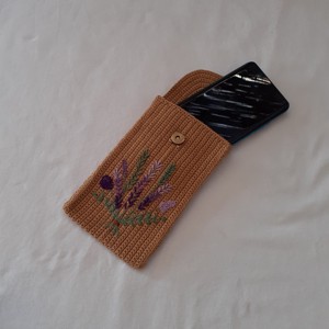 Carcase de telefon croșetate și brodate cu patent magnetic -  - Artynos.ro