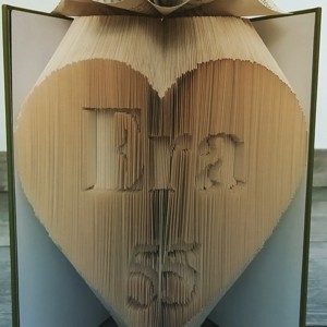 Inima cu nume si numar, sculptura de carte cu decor din flori de hartie, Casa & Stil de viata, Accesorii pentru decorat casa, Decoratiuni de masa si decoratiuni pentru rafturi , Sculptura de carte, carte pliata, , ARTYNOS