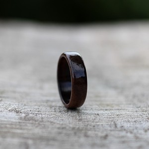 Inel din lemn - nuc negru - accesorii nuntă - bijuterii mireasă - inele de logodnă, verighete - Artynos.ro