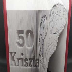  Sculptură de carte cu nume, an și flori - casă & stil de viață - accesorii pentru decorat casa - decorațiuni de masă și decorațiuni pentru rafturi  - sculptură de carte, carte pliată - Artynos.ro