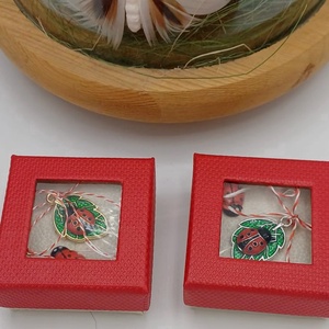 Martisor buburuza din metal cu cutie  - bijuterii - mărțișor - Artynos.ro