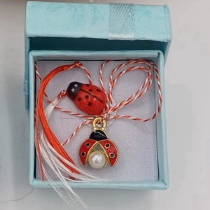 Martisor Gargarita rosie - bijuterii - mărțișor - Artynos.ro