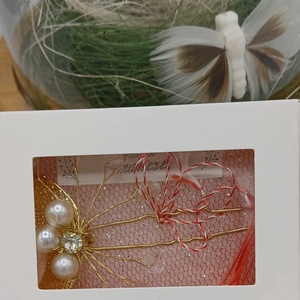 Martisor � Clama de par decorativa cu perle, model floral elegant - Artynos.ro