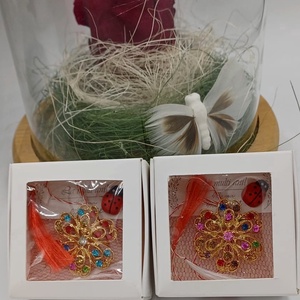 Mărțișor floral auriu cu cristale multicolore � simbol al primăverii - bijuterii - mărțișor - Artynos.ro